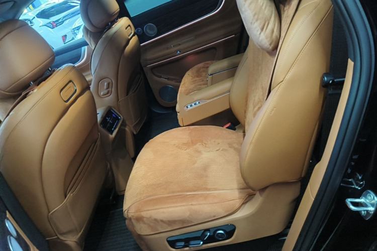 Used Hima AITO M9 2025 Extended-Range Ultra Version 52 kWh 6-Seater Left Rear Seat