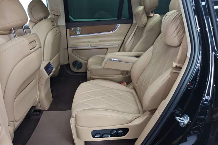 Used Hima AITO M9 2025 Extended-Range Ultra Version 52 kWh 6-Seater Left Rear Seat
