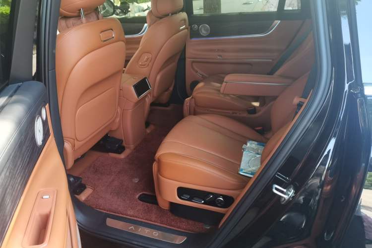 Used Hima AITO M9 2025 Extended-Range Ultra Version 52 kWh 6-Seater Left Rear Seat