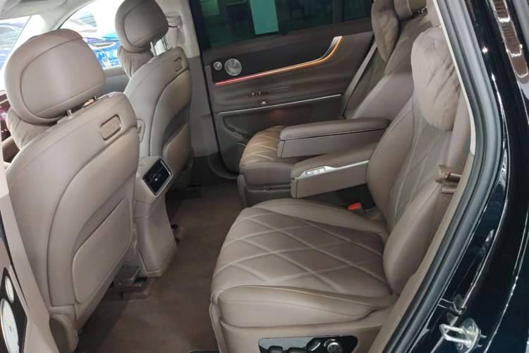 Used Hima AITO M9 2025 Extended-Range Ultra Version 52 kWh 6-Seater Left Rear Seat