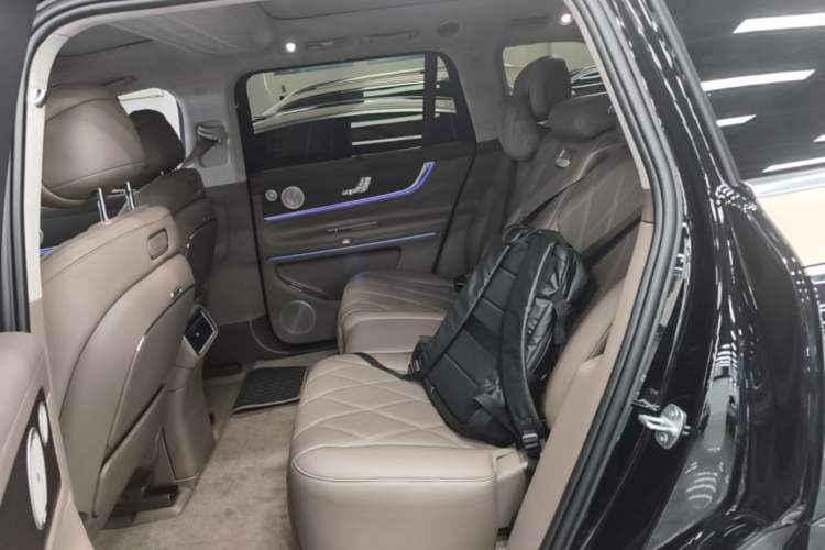 Used Hima AITO M9 2025 Extended-Range Ultra Version 52 kWh 5-Seater Edition Left Rear Seat