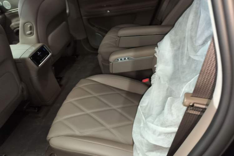Used Hima AITO M9 2025 Extended-Range Ultra Version 52 kWh 6-Seater Left Rear Seat