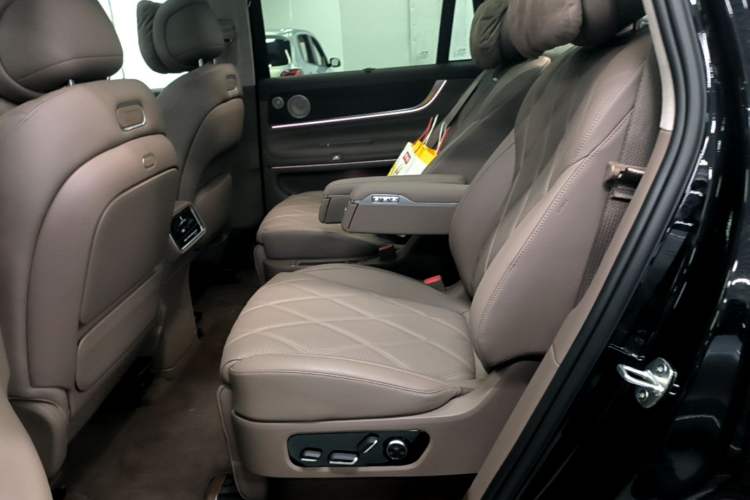 Used Hima AITO M9 2025 Model Range-Extended Ultra Edition 52kWh 6-seater (896-line LiDAR) Left Rear Seat