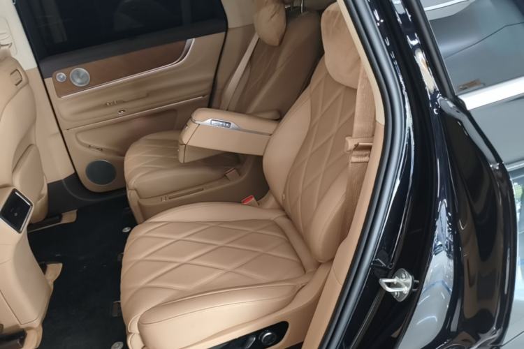 Used Hima AITO M9 2025 Extended-Range Ultra Version 52 kWh 6-Seater Left Rear Seat