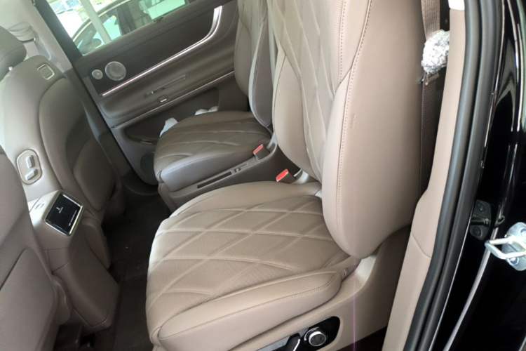 Used Hima AITO M9 2025 Model Range-Extended Max Edition 52kWh 6-seater (896-line LiDAR) Left Rear Seat