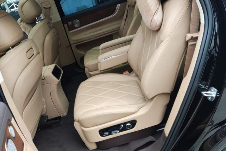 Used Hima AITO M9 2025 Extended-Range Ultra Version 52 kWh 6-Seater Left Rear Seat