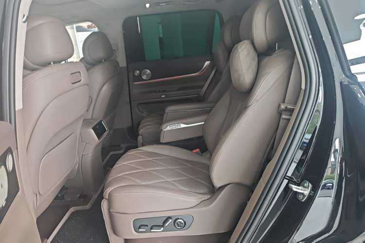 Used Hima AITO M9 2025 Extended-Range Ultra Version 52 kWh 6-Seater Left Rear Seat