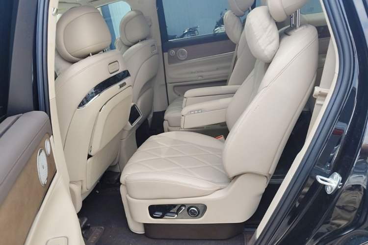 Used Hima AITO M9 2025 Extended-Range Ultra Version 52 kWh 6-Seater Left Rear Seat