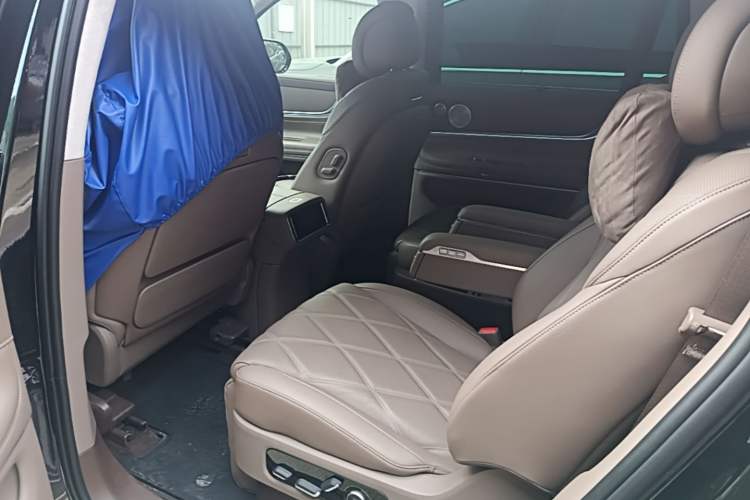 Used Hima AITO M9 2025 Pure Electric Ultra Version 100 kWh 6-Seater Model Left Rear Seat