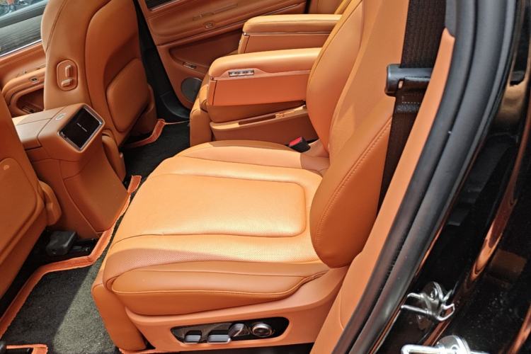 Used Hima AITO M9 2025 Extended-Range Max Version 52 kWh 6-Seater Edition Left Rear Seat