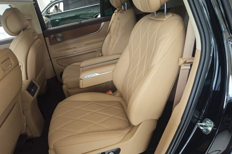 Used Hima AITO M9 2025 Extended-Range Ultra Version 52 kWh 6-Seater Left Rear Seat