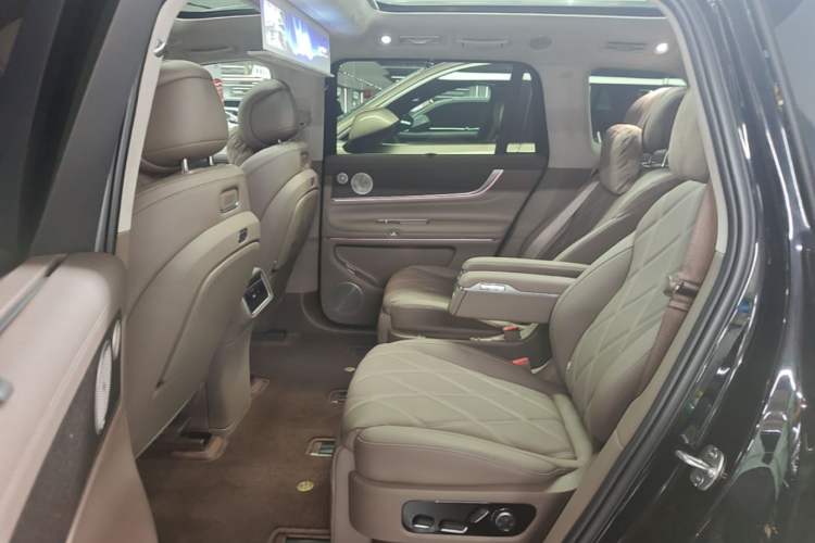 Used Hima AITO M9 2025 Extended-Range Ultra Version 52 kWh 6-Seater Left Rear Seat