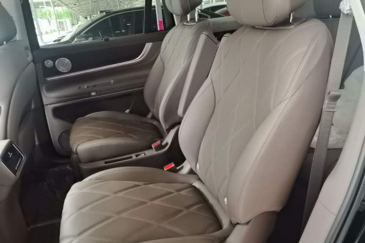 Used Hima AITO M9 2025 Extended-Range Max Version 52 kWh 6-Seater Edition Left Rear Seat