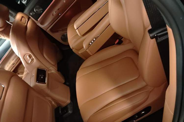 Used Hima AITO M9 2025 Extended-Range Ultra Version 52 kWh 6-Seater Left Rear Seat