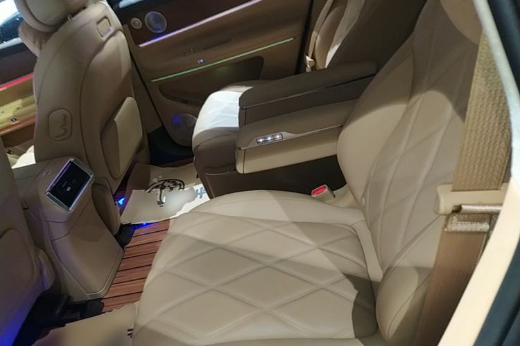 Used Hima AITO M9 2025 Extended-Range Ultra Version 52 kWh 6-Seater Left Rear Seat