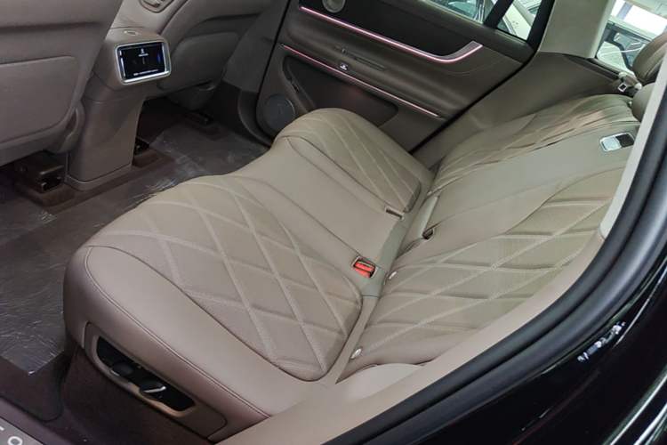 Used Hima AITO M9 2025 Extended-Range Ultra Version 52 kWh 5-Seater Edition Left Rear Seat