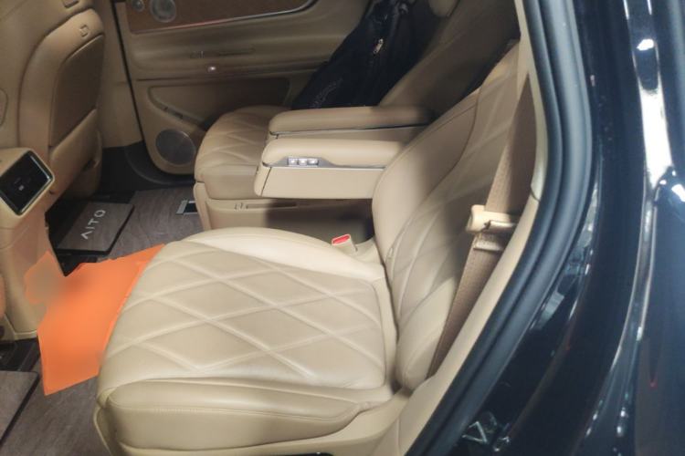 Used Hima AITO M9 2025 Extended-Range Ultra Version 52 kWh 6-Seater Left Rear Seat