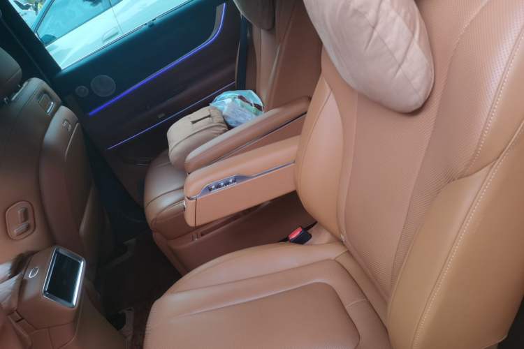 Used Hima AITO M9 2025 Extended-Range Ultra Version 52 kWh 6-Seater Left Rear Seat