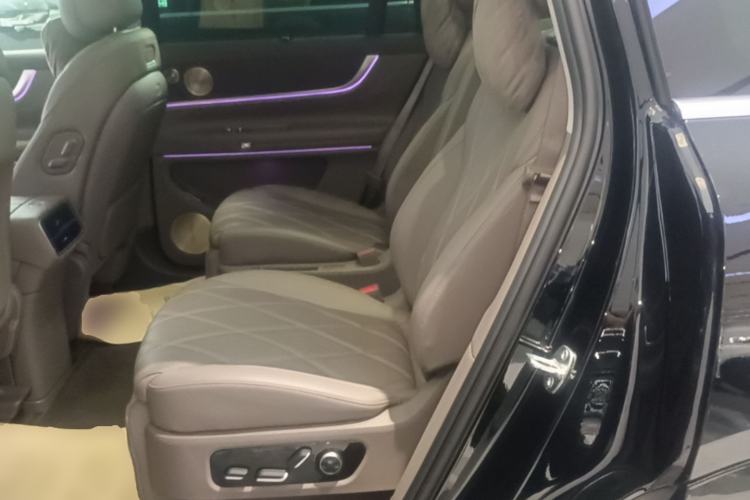 Used Hima AITO M9 2025 Extended-Range Ultra Version 52 kWh 6-Seater Left Rear Seat