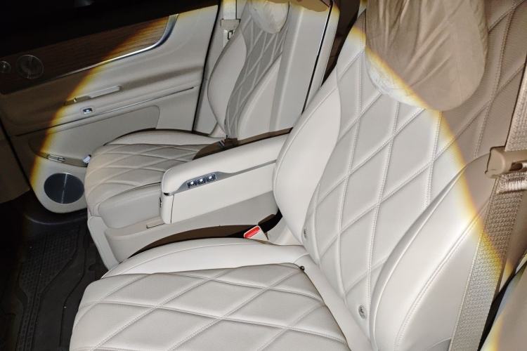 Used Hima AITO M9 2025 Extended-Range Max Version 52 kWh 6-Seater Edition Left Rear Seat