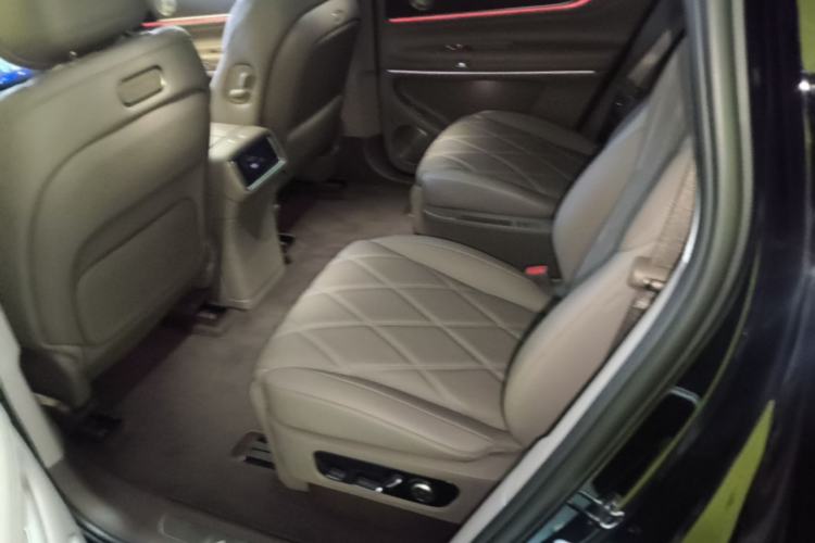 Used Hima AITO M9 2025 Extended-Range Ultra Version 52 kWh 6-Seater Left Rear Seat