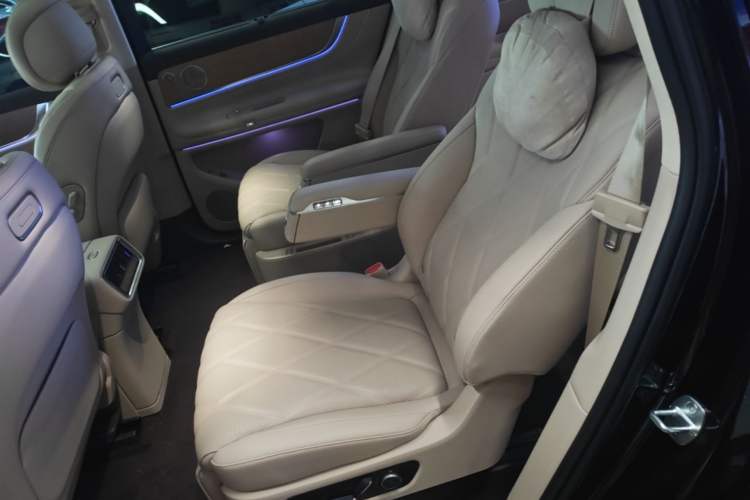 Used Hima AITO M9 2025 Extended-Range Ultra Version 52 kWh 6-Seater Left Rear Seat