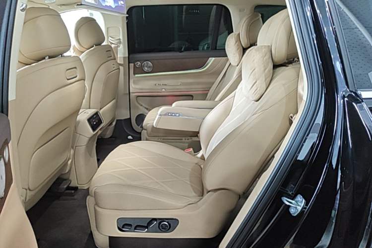 Used Hima AITO M9 2025 Extended-Range Ultra Version 52 kWh 6-Seater Left Rear Seat