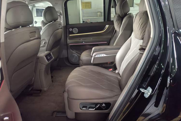 Used Hima AITO M9 2025 Extended-Range Ultra Version 52 kWh 6-Seater Left Rear Seat