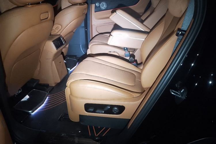 Used Hima AITO M9 2025 Extended-Range Max Version 52 kWh 6-Seater Edition Left Rear Seat