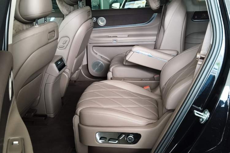 Used Hima AITO M9 2025 Extended-Range Ultra Version 52 kWh 6-Seater Left Rear Seat