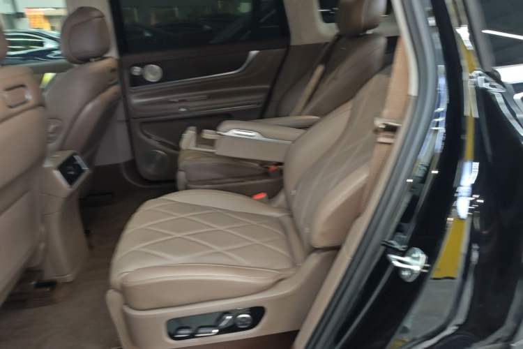Used Hima AITO M9 2025 Extended-Range Ultra Version 52 kWh 6-Seater Left Rear Seat