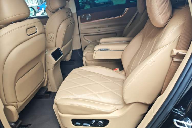 Used Hima AITO M9 2025 Extended-Range Ultra Version 52 kWh 6-Seater Left Rear Seat