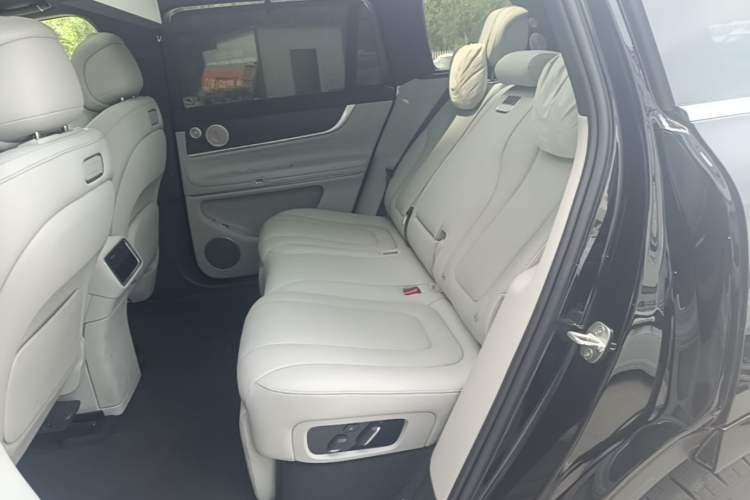 Used Hima AITO M9 2025 Extended-Range Ultra Version 52 kWh 5-Seater Edition Left Rear Seat