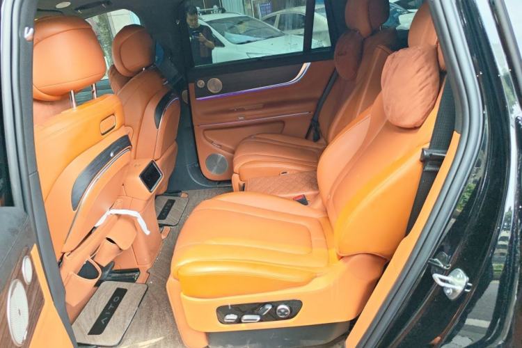 Used Hima AITO M9 2025 Extended-Range Ultra Version 52 kWh 6-Seater Left Rear Seat