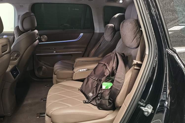 Used Hima AITO M9 2025 Extended-Range Ultra Version 52 kWh 6-Seater Left Rear Seat