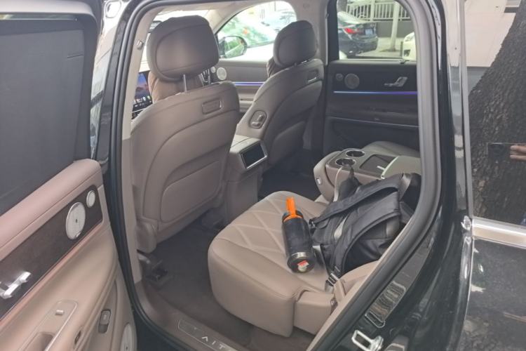 Used Hima AITO M9 2025 All-Electric Ultra Version 100 kWh 5-Seater Model Left Rear Seat