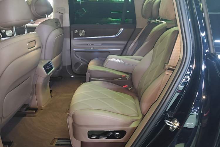 Used Hima AITO M9 2025 Extended-Range Ultra Version 52 kWh 6-Seater Left Rear Seat