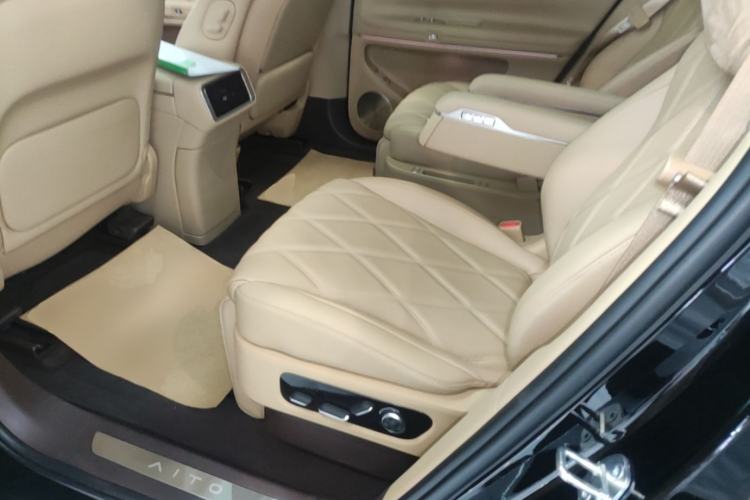 Used Hima AITO M9 2025 Extended-Range Ultra Version 52 kWh 6-Seater Left Rear Seat