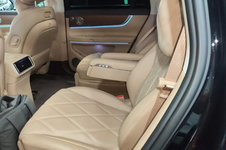 Used Hima AITO M9 2025 Extended-Range Ultra Version 52 kWh 6-Seater Left Rear Seat