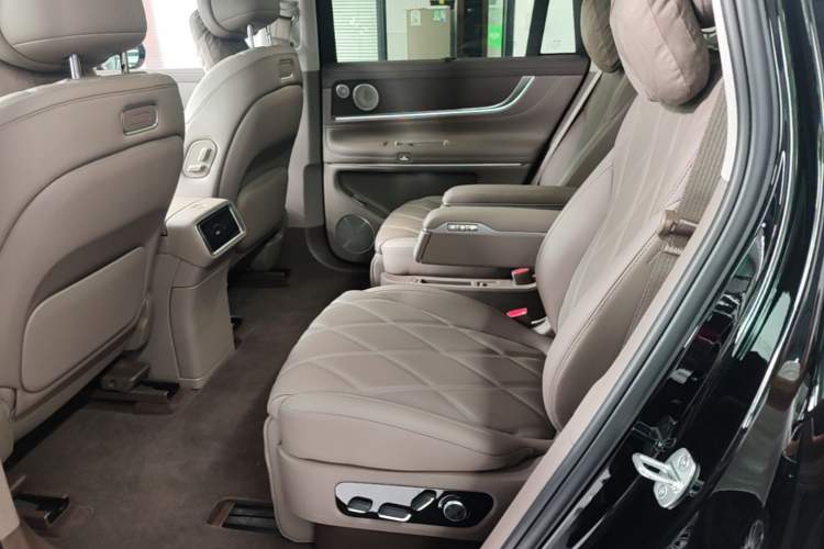 Used Hima AITO M9 2025 Extended-Range Ultra Version 52 kWh 6-Seater Left Rear Seat