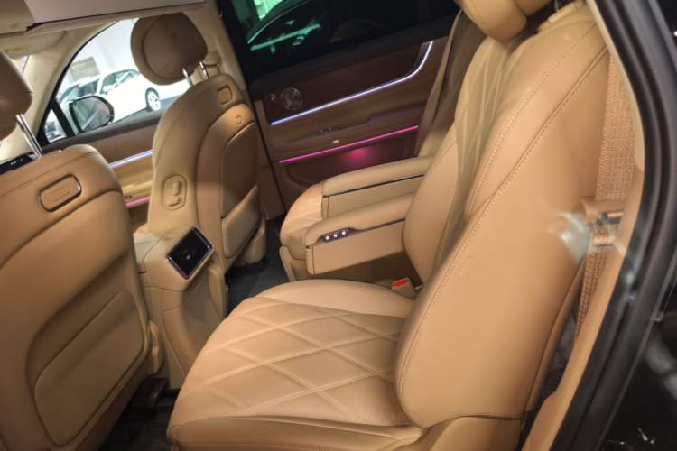 Used Hima AITO M9 2025 Extended-Range Ultra Version 52 kWh 6-Seater Left Rear Seat