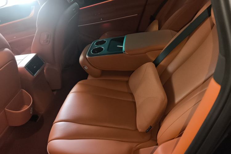 Used Hima AITO M9 2025 Extended-Range Ultra Version 52 kWh 5-Seater Edition Left Rear Seat