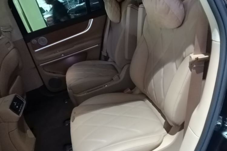 Used Hima AITO M9 2025 Extended-Range Ultra Version 52 kWh 6-Seater Left Rear Seat