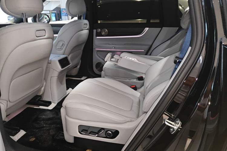 Used Hima AITO M9 2025 Extended-Range Ultra Version 52 kWh 6-Seater Left Rear Seat