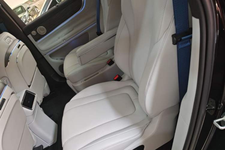 Used Hima AITO M9 2025 Extended-Range Ultra Version 52 kWh 6-Seater Left Rear Seat