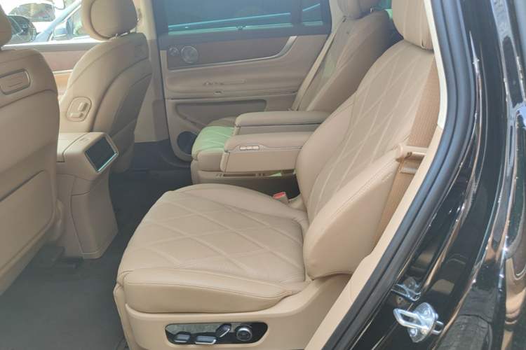 Used Hima AITO M9 2025 Extended-Range Ultra Version 52 kWh 6-Seater Left Rear Seat