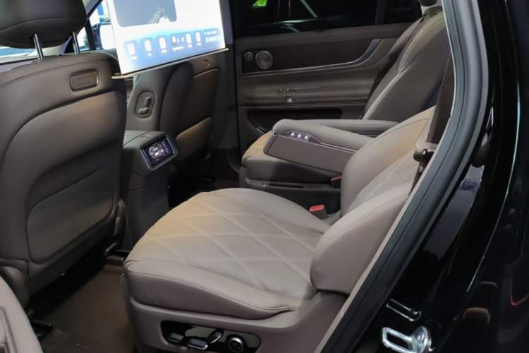 Used Hima AITO M9 2025 Extended-Range Ultra Version 52 kWh 6-Seater Left Rear Seat