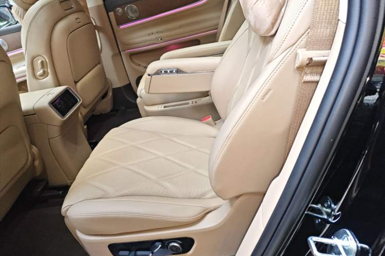 Used Hima AITO M9 2025 Extended-Range Ultra Version 52 kWh 6-Seater Left Rear Seat