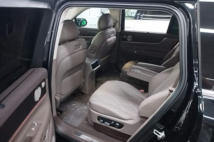 Used Hima AITO M9 2025 Extended-Range Ultra Version 52 kWh 6-Seater Left Rear Seat