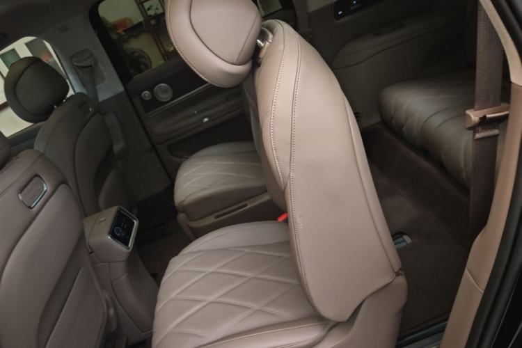 Used Hima AITO M9 2025 Extended-Range Max Version 52 kWh 6-Seater Edition Left Rear Seat